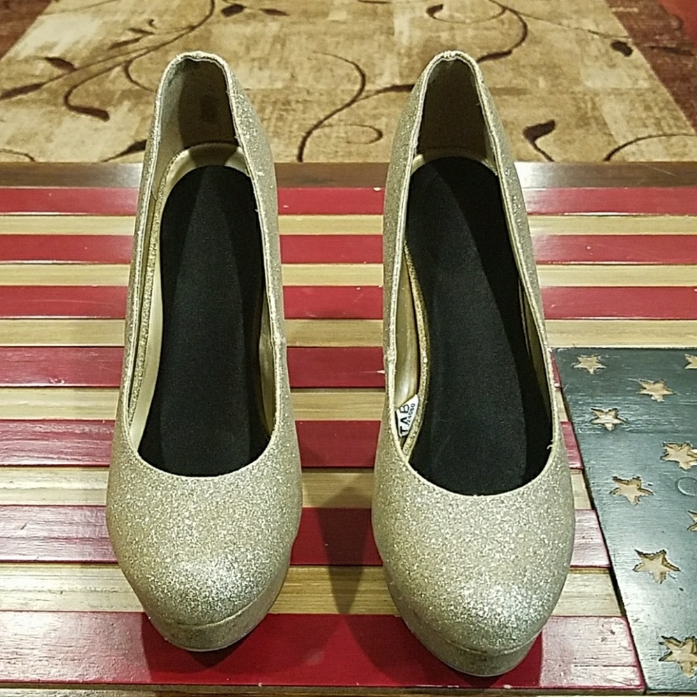 Glitter pumps